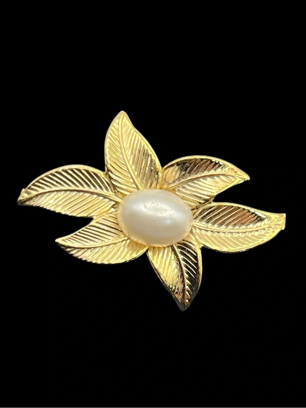 Gold tone faux pearl vintage flower leaves brooch pin